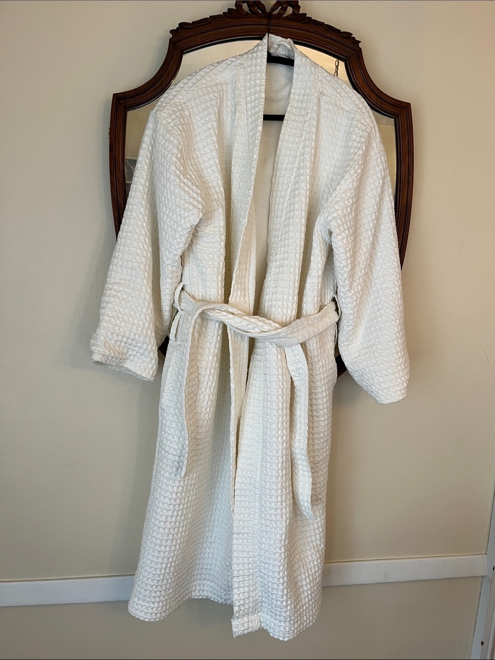 Hotel Collection White Waffle Knit Bath Robe lined in Terry Cloth in EUC!!